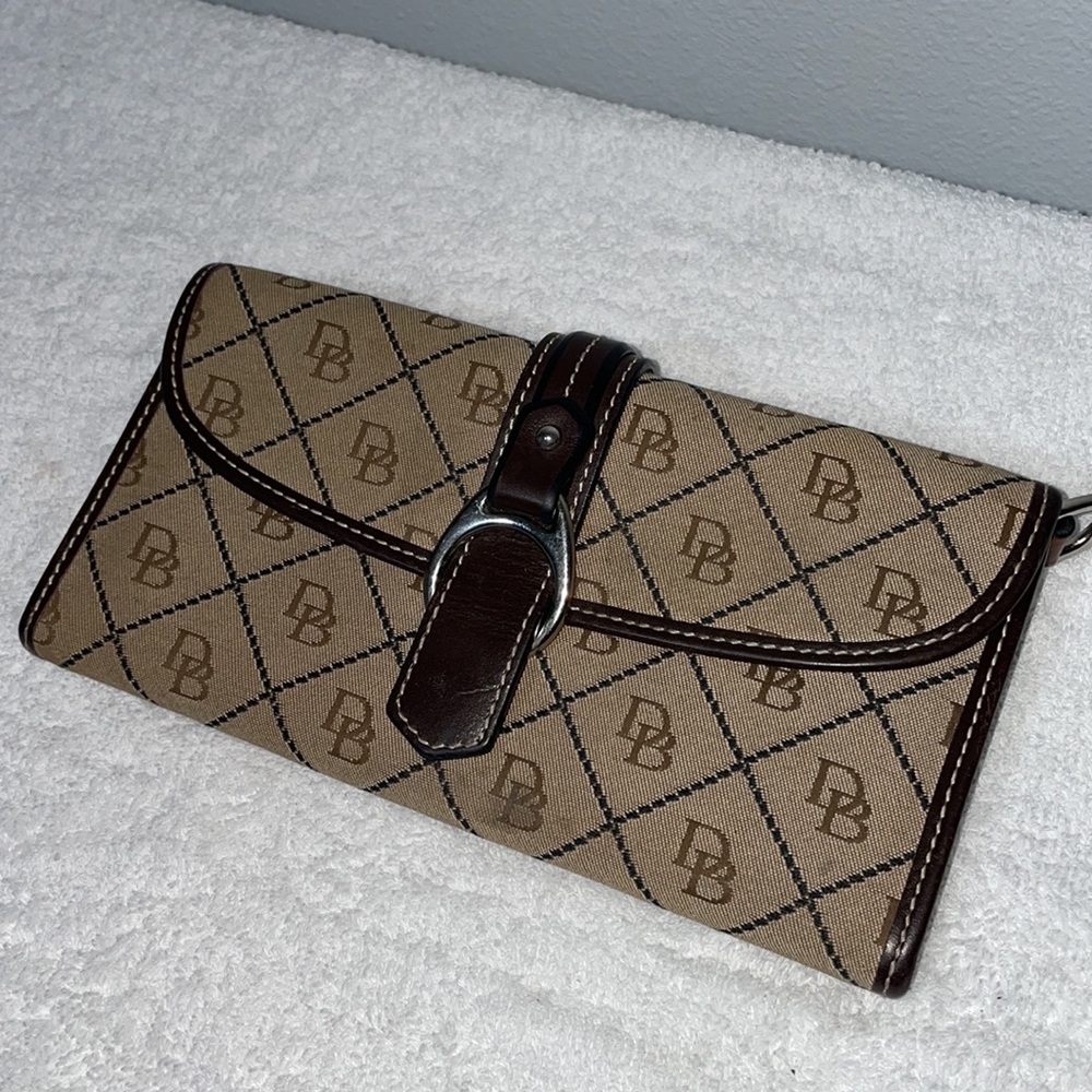 Dooney and Bourke Monogram Canvas Leather Brown Wallet ✨